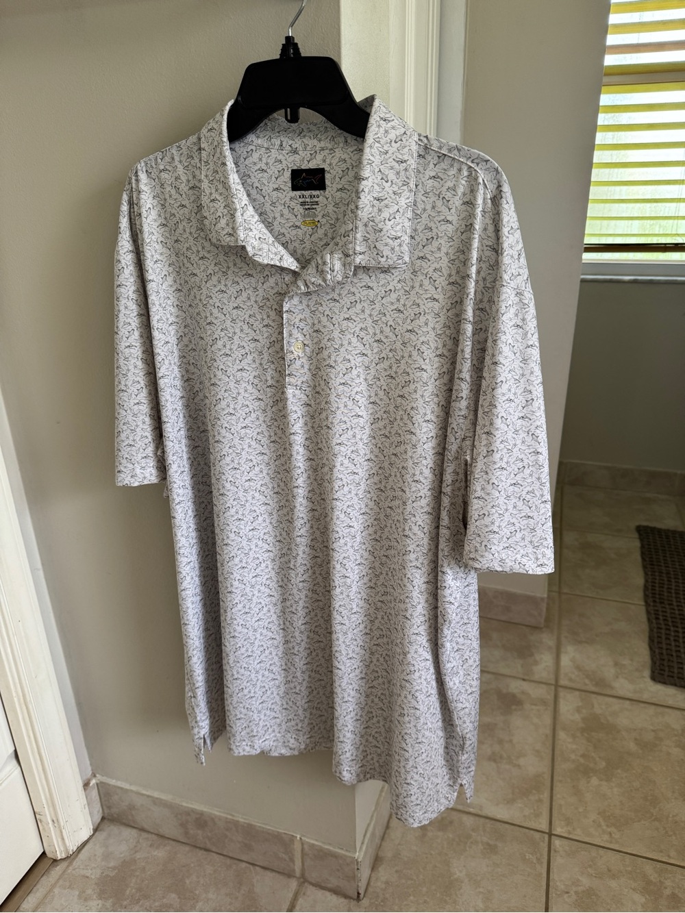 Greg Norman Men’s Short-Sleeve Polo Shirt - Shark/Fish Print